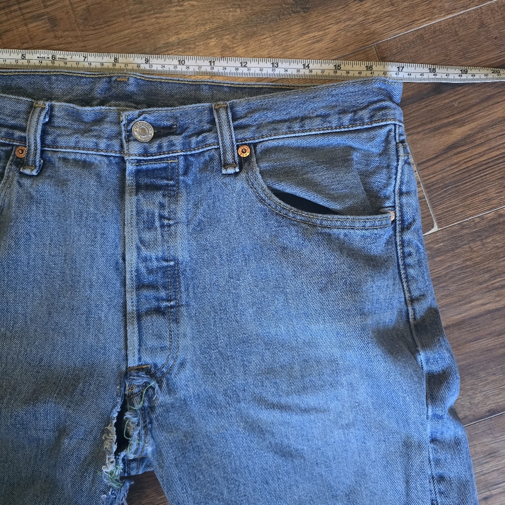 Levi's 501 Straightleg Jeans - Picture 6 of 9
